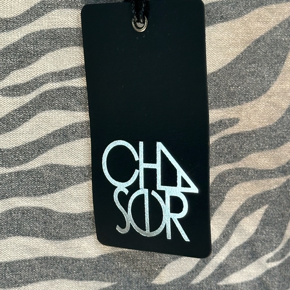 NWT Chaser Zebra Print Hi-Lo Shirt - Picture 3 of 4